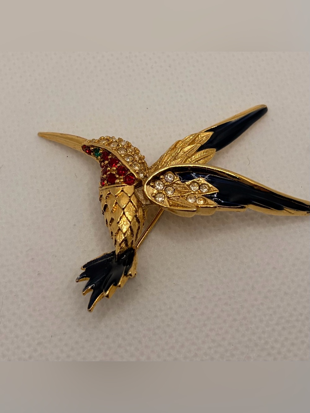 Sphinx vintage hummingbird brooch